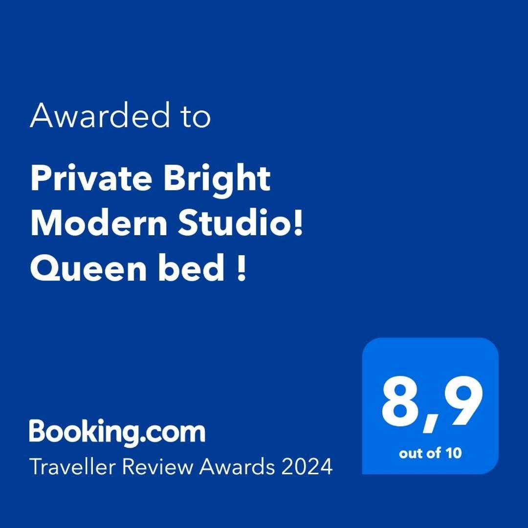 Private Bright Modern Studio! Queen Bed ! Виктория Екстериор снимка